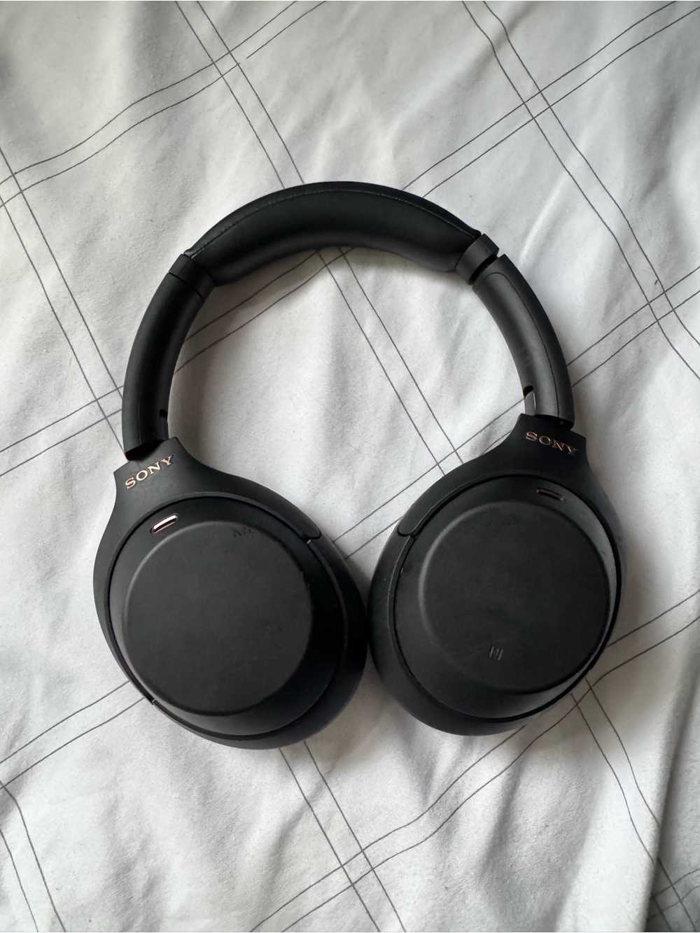 Sony - WH-1000XM4 Wireless Noise-Cancelling Over-the-Ear Headphones - Black